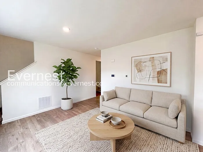 3 bed, 3.0 bath, 1732 sqft, $2,395 — Photo 3