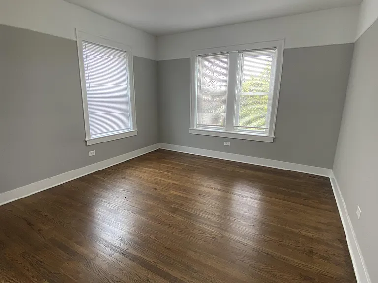 5034 N Washtenaw Ave — Photo 22