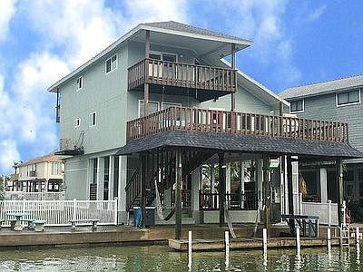 341 Admiral Cir, Tiki Island, TX, 77554