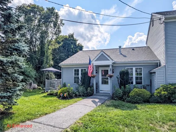 565 Quaker Ln APT 9, West Warwick, RI 02893