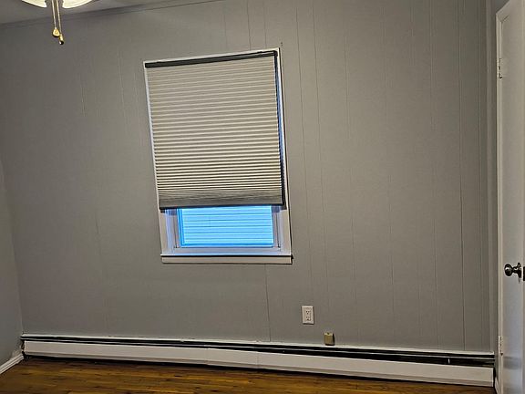 5th image of 242 Munro Blvd APT 1