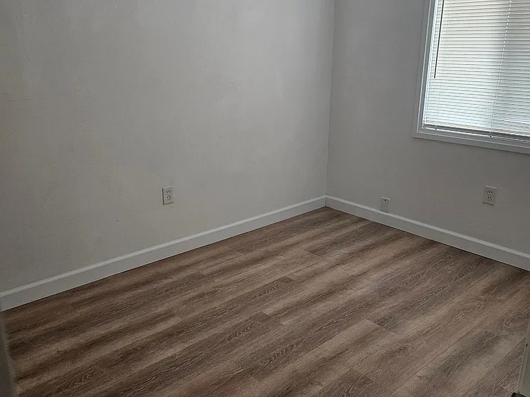 3936 Clairemont Dr — Photo 7