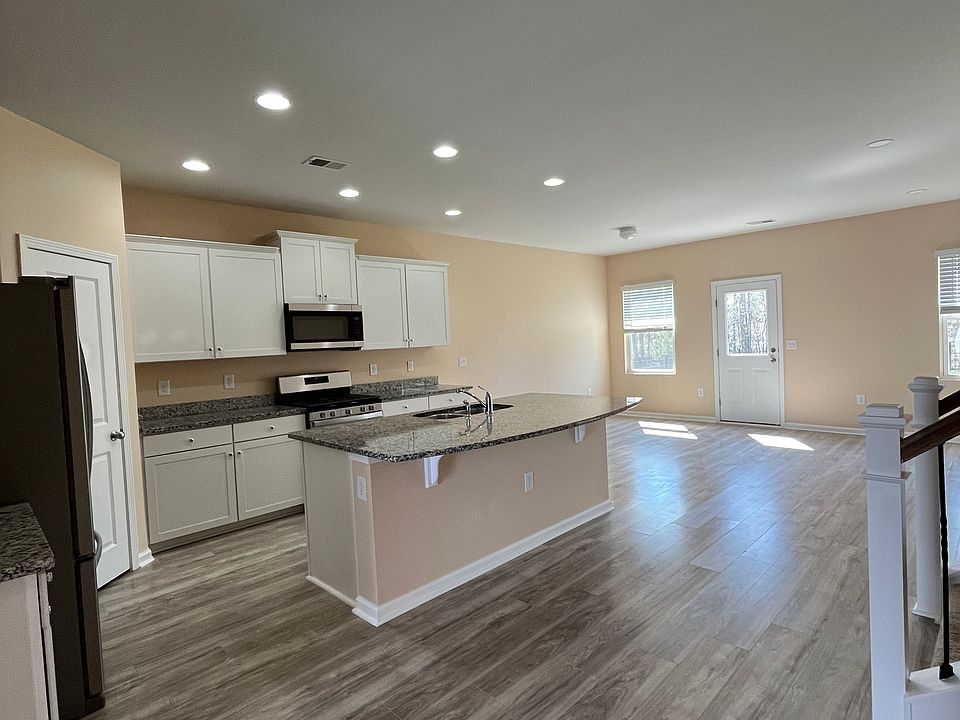 1st image of 3076 Ellesmere Cir