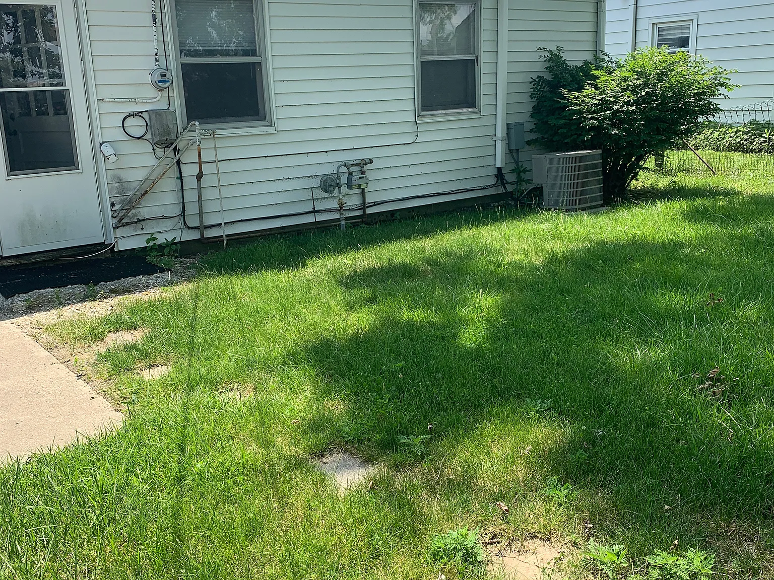 3 bed, 720 sqft, $910 — Photo 3