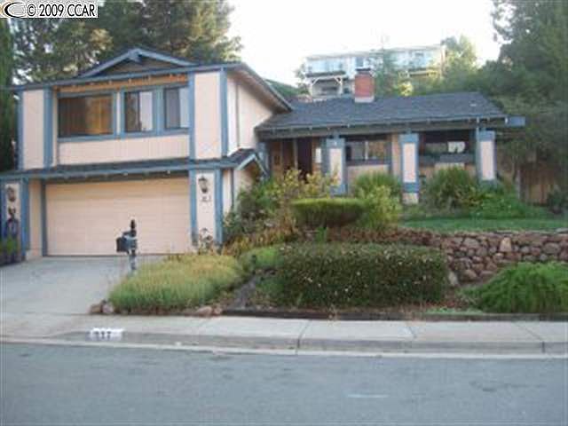 1st image of Holiday Hills Dr