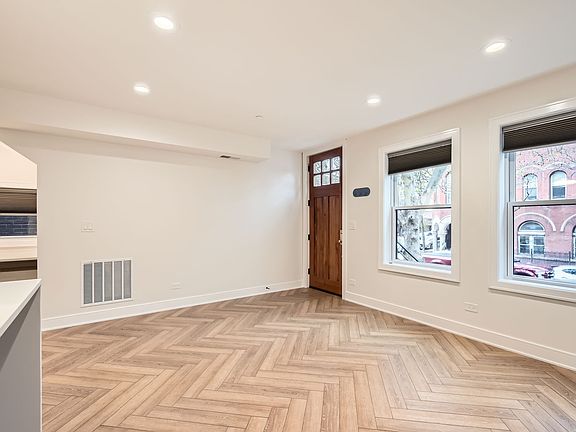 3rd image of 1655 W Superior St #1