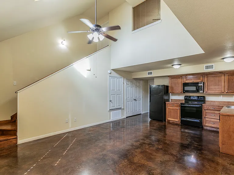 134 Meadow Park Cir — Photo 2