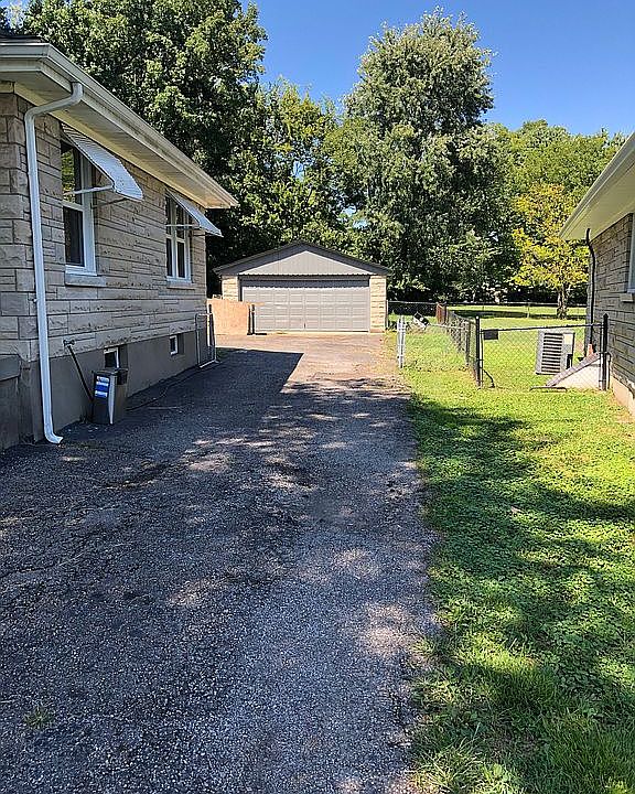 2nd image of 935 Westview Dr