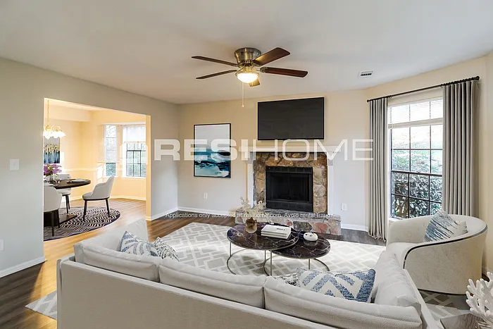 915 Mainstreet Lake Dr — Photo 4