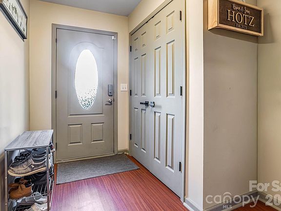 3rd image of 128 Rock Ridge Ln