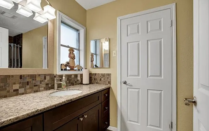 1010 Country Oak Dr — Photo 15