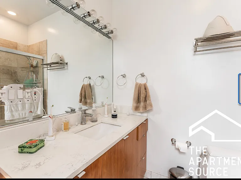 1409 N Wicker Park Ave — Photo 11