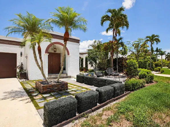 6590 Fountains Circle, Lake Worth, FL 33467