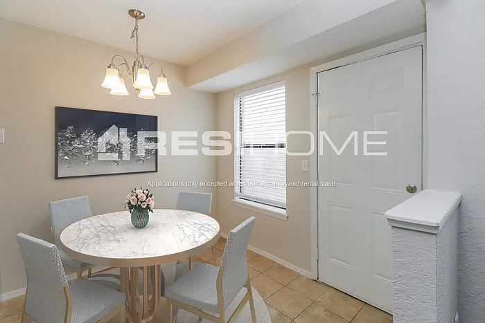 3 bed, 2.0 bath, 1077 sqft, $1,475 — Photo 4