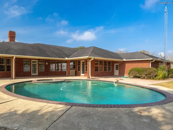 803 S Converse St, Flatonia, TX 78941