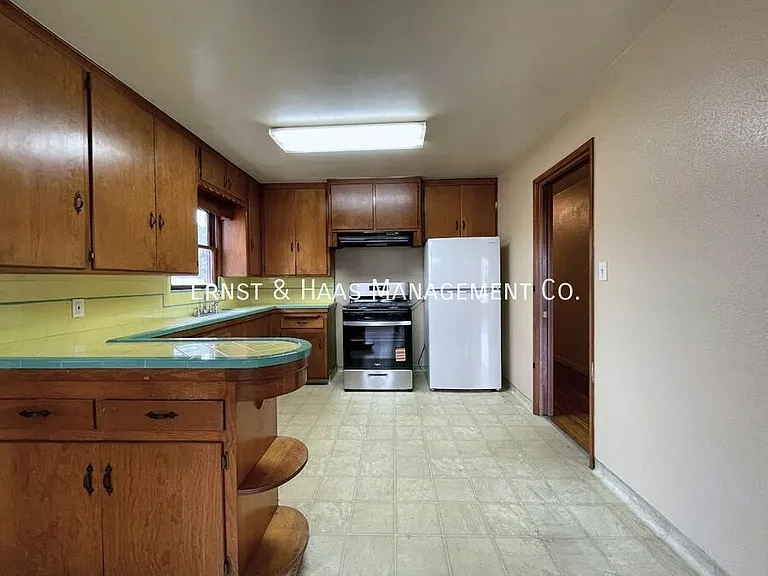 5821 John Ave — Photo 8
