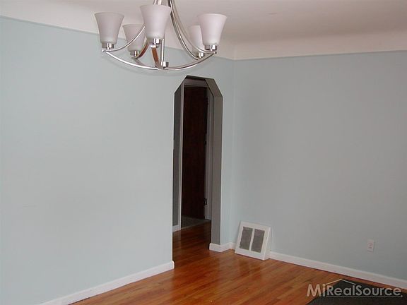 5th image of 25195 Waldorf St