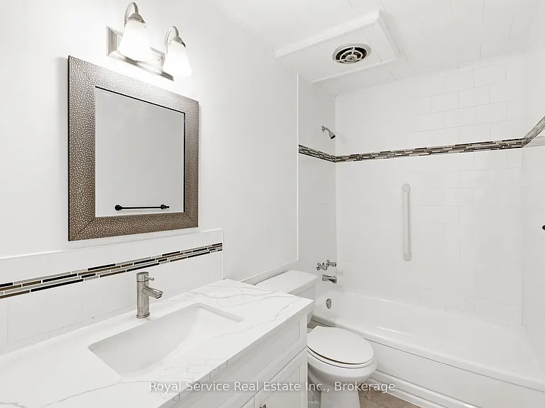 118 Perry St #19 — Photo 21