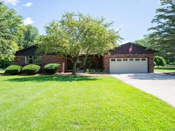 12900 Maxwell Rd, Carleton, MI 48117