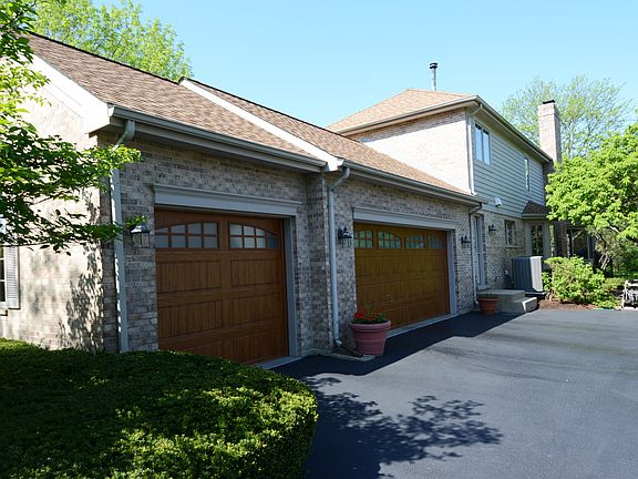 3rd image of 1066 S Hiddenbrook Trl