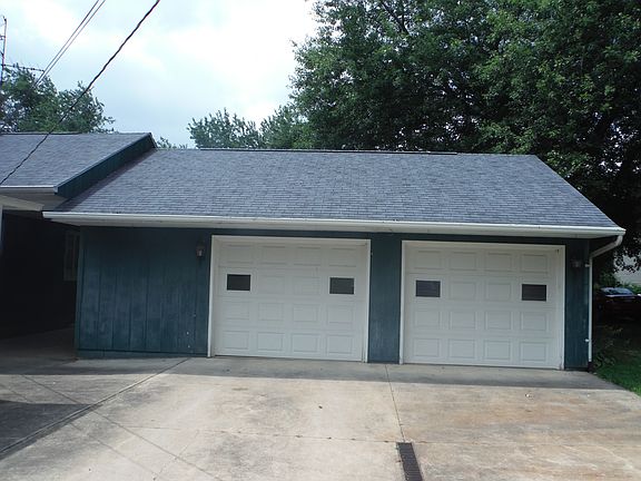 Over-sized 2-car Garage