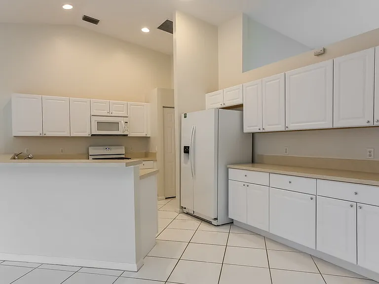 1200 Columbine Pl — Photo 6