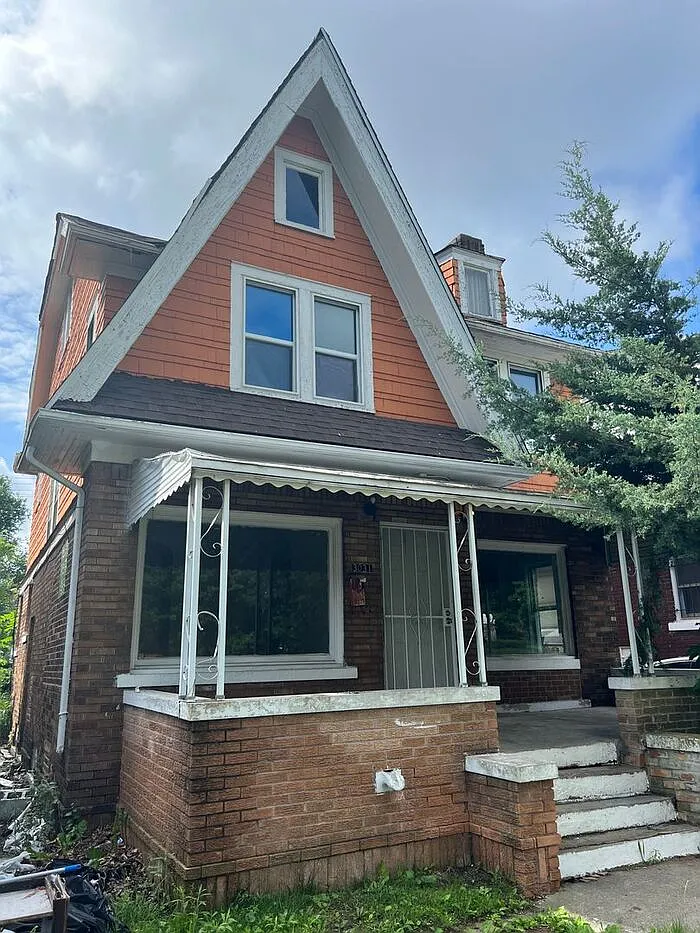 4 bed, 1.0 bath, 1700 sqft, $1,600 — Photo 1
