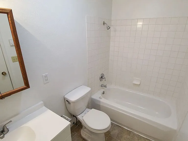 1711 West 10th — Photo 13
