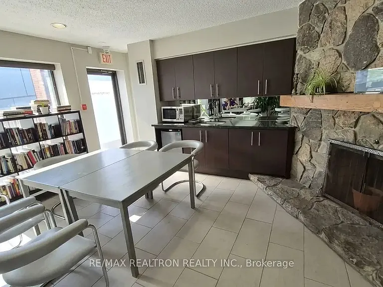 89 McCaul St #919 — Photo 28