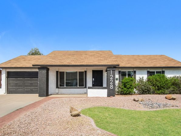1228 N Freestone Cir