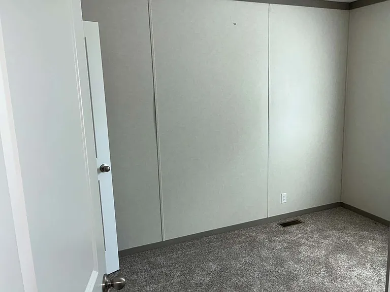 9910 Geraldine St — Photo 15