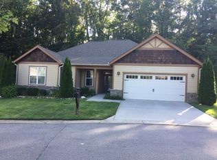 32 Pinebrook Club Dr, Asheville, NC 28804