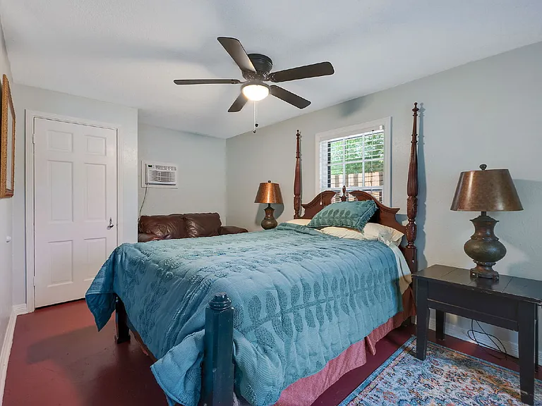 1030 Walton Dr — Photo 17