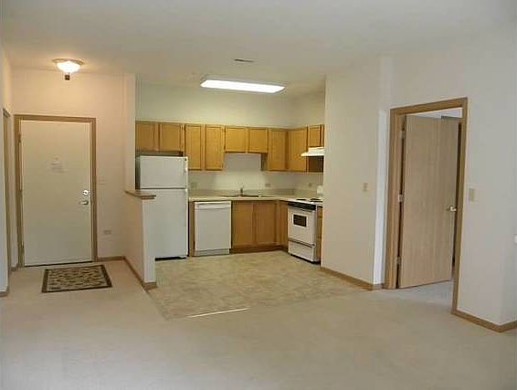 2nd image of 605 Barrington Ave #10