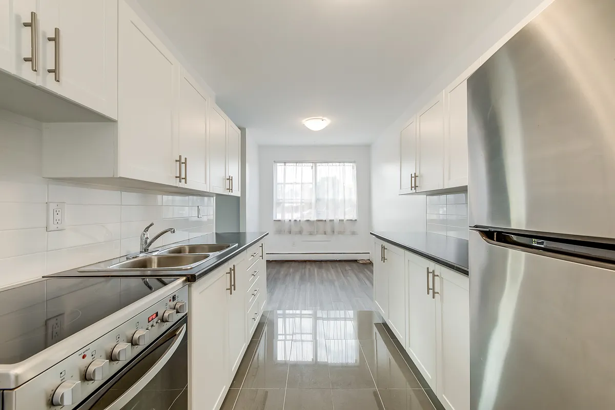 Edinburgh Manor Apartments — Photo 1