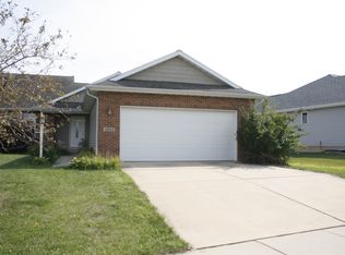 2209 Slade Ln, Mahomet, IL 61853