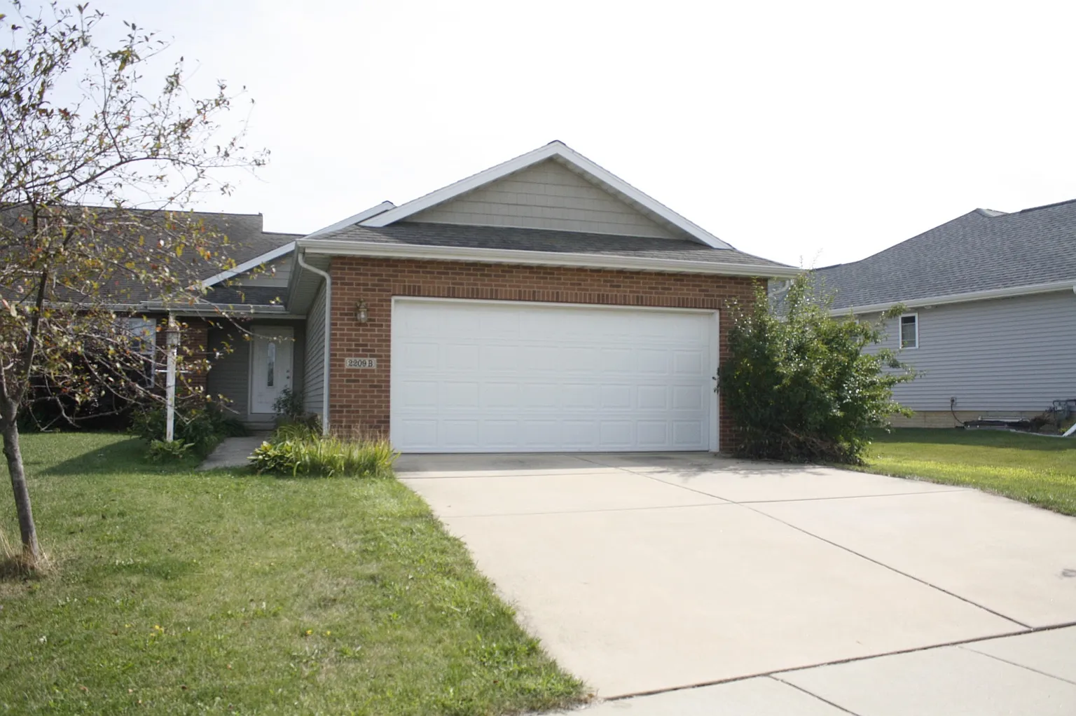 2209 Slade Ln photo 1