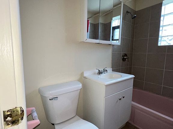 3rd image of 7530 S Saginaw Ave APT 2C