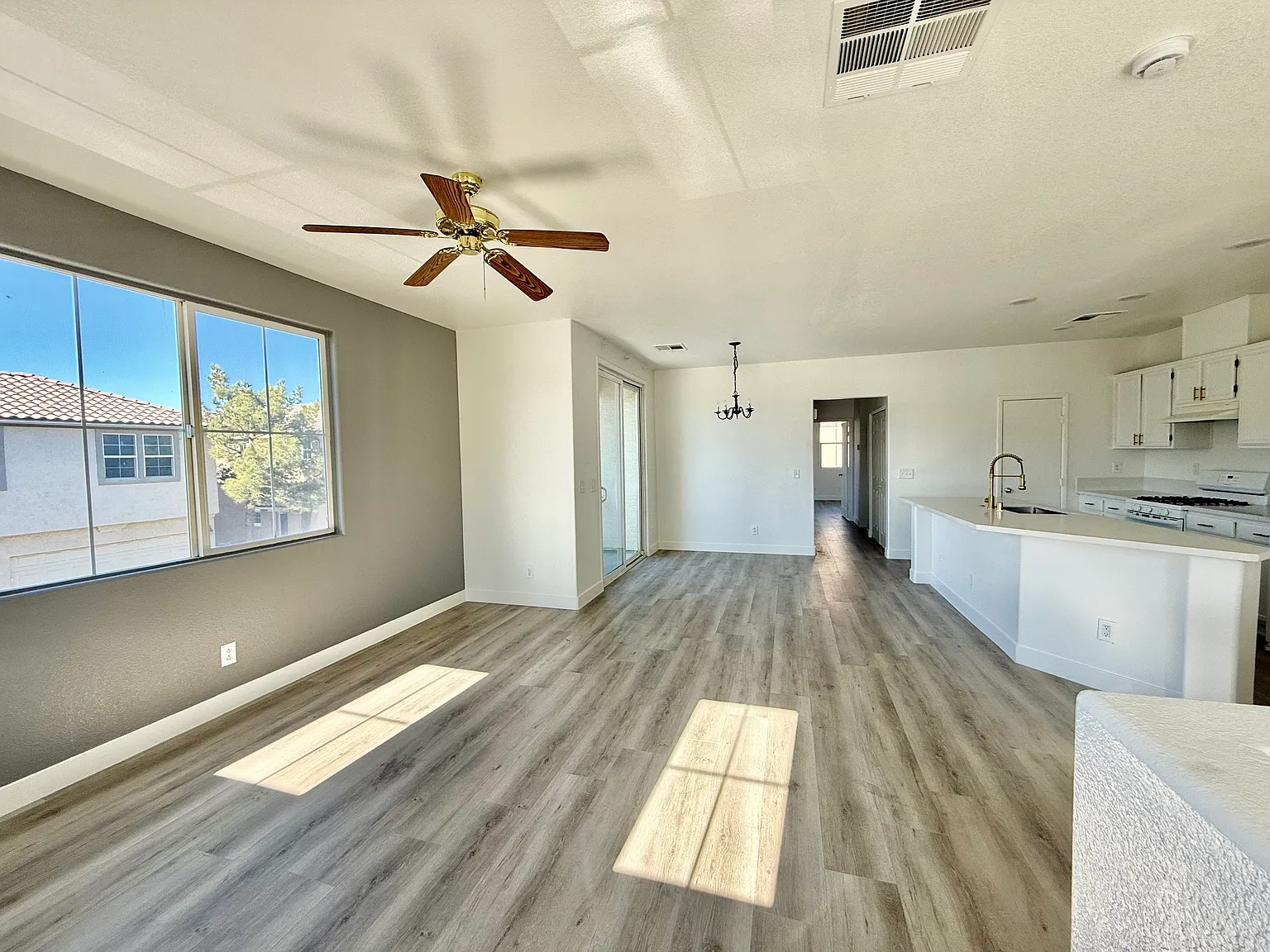 2 bed, 1220 sqft, $2,000 — Photo 3