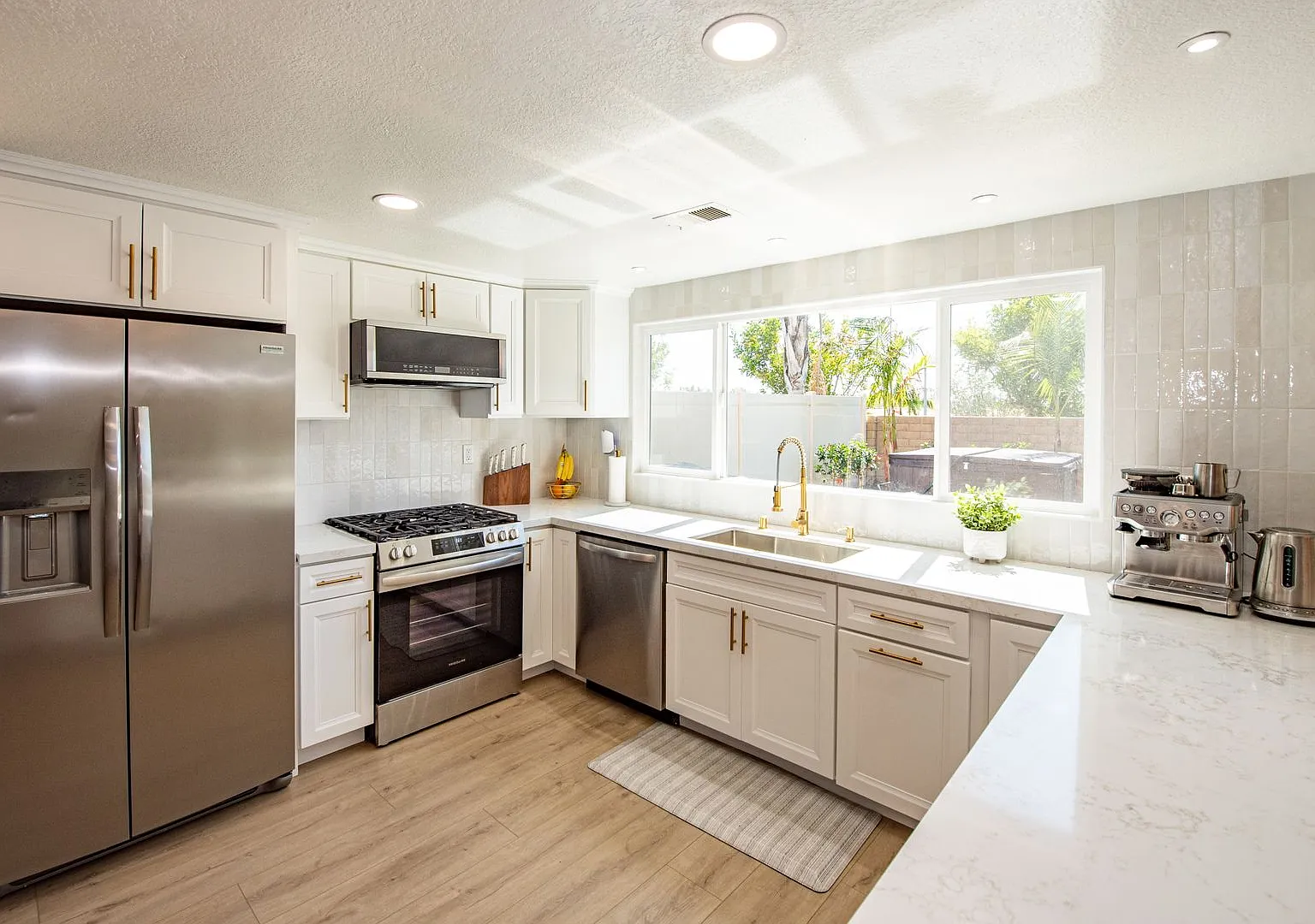 Beautifully Remodeled Shadowridge Home with 3-Car Garage — Photo 3