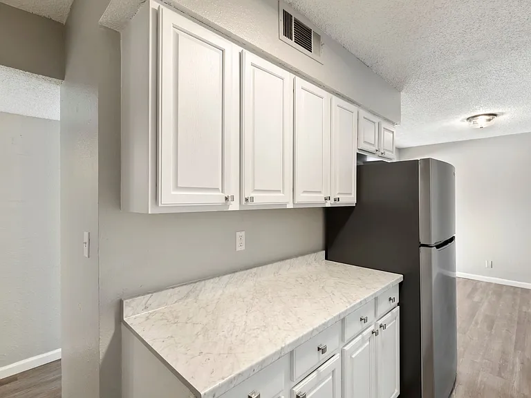 Crossroads Villa Apartments — Photo 68