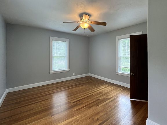 4th image of 134 Peck St Floor 1