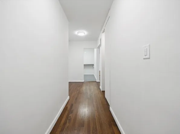 2630 Kingsbridge Terrace image 3 of 27