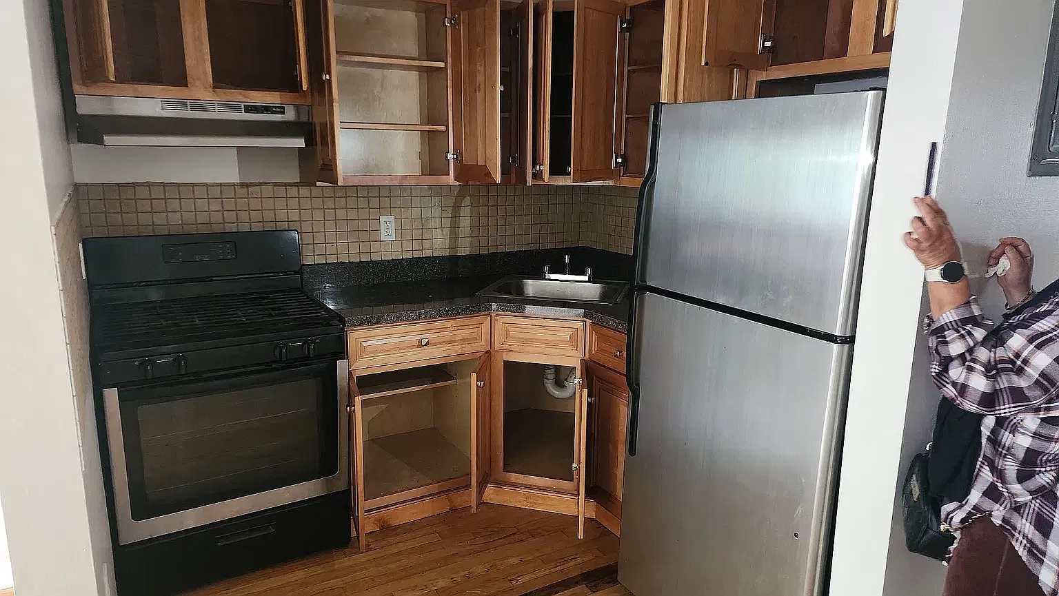 2471A Crotona Avenue — Photo 3