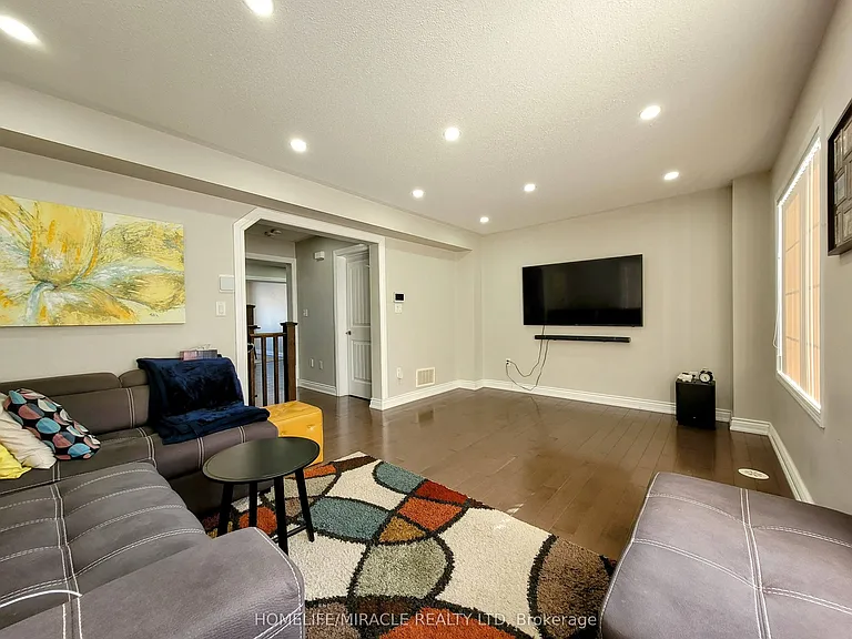 34 Donomore Dr — Photo 11