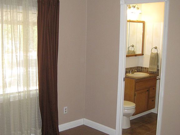 Lovely updates to all rooms.