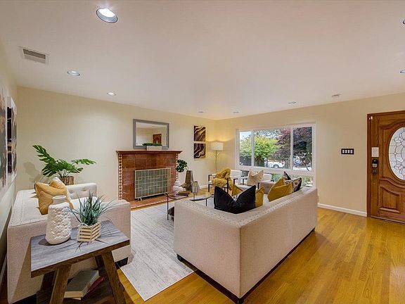 5th image of 3620 Sunset Dr