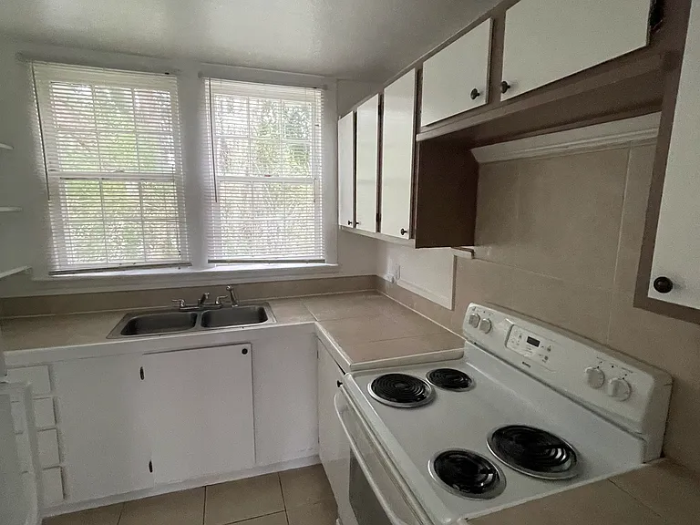 1107 Webster St #B — Photo 4