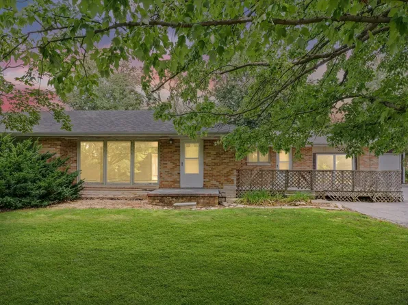 302 W Main St, Mahomet, IL 61853