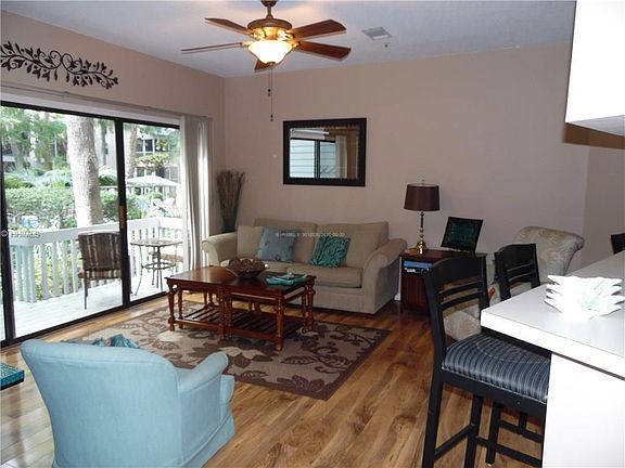 5th image of 19 Lemoyne Ave APT 20